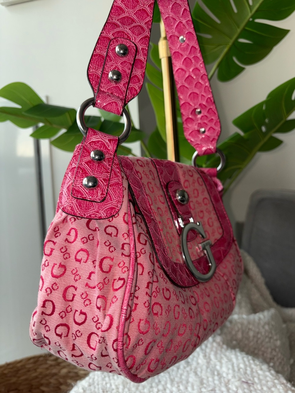 RARE Vintage Y2K GUESS Hot Pink Monogram Croc Shoulder Bag Big G - Picture 6 of 11
